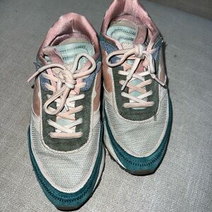 HOFF City Sneaker Size 6